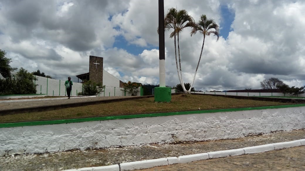Camacã: Prefeitura finaliza limpeza no Cemitério da Cidade para o dia de Finados
